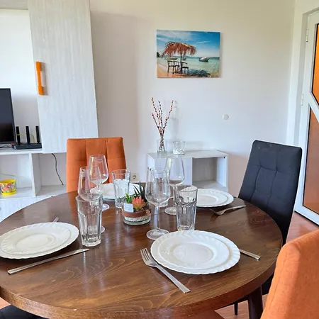 изгрев с 2 отделни спални Apartman Burgasz